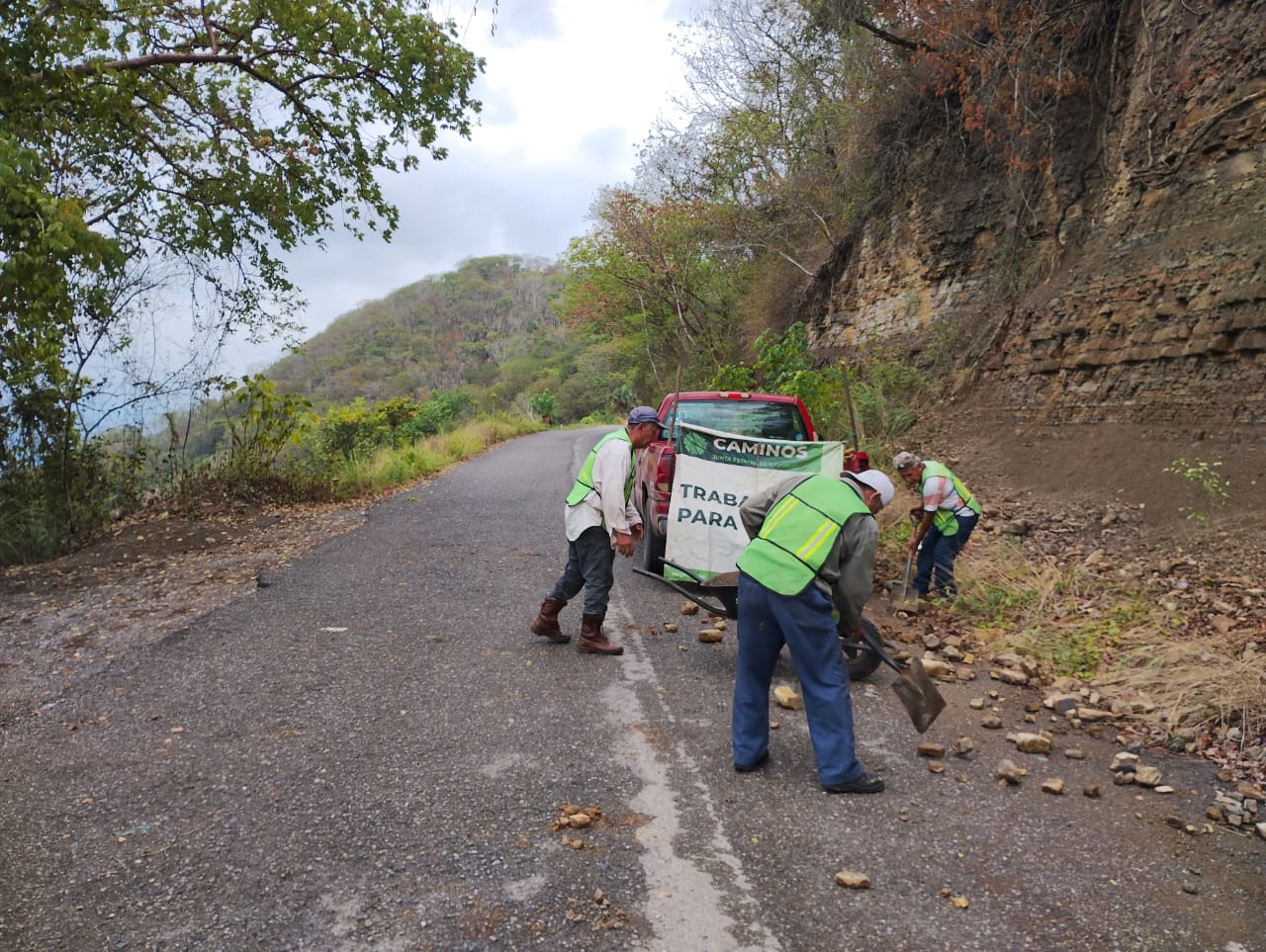 Gobierno Estatal Atiende A Caminos Afectados Por Lluvias