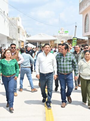RICARDO GALLARDO INAUGURA RENOVADA VIALIDAD EN CIUDAD FERNÁNDEZ