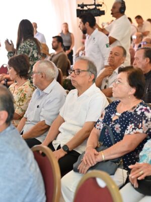 RICARDO GALLARDO RESUELVE PAGO A MÉDICOS EMÉRITOS DEL HOSPITAL CENTRAL