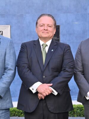 COLEGIO DE NOTARIOS RECONOCE LABOR DE RICARDO GALLARDO A FAVOR DEL ESTADO