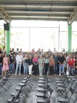 ESTUDIANTES RECIBEN CURSOS DE INDUCCIÓN PARA EXÁMENES DE UNIVERSIDADES