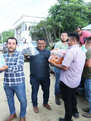 TRANSPORTISTAS SE SUMAN A LABORES SOLIDARIAS EN TAMAZUNCHALE
