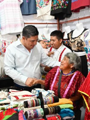 ARTESANÍAS POTOSINAS DESTACAN EN CONCURSO NACIONAL DE TEXTILES