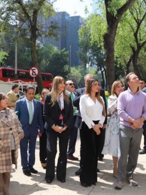 RUTH GONZÁLEZ SILVA HACE GALA DE SAN LUIS POTOSÍ EN EL CORAZÓN POLÍTICO DEL PAÍS