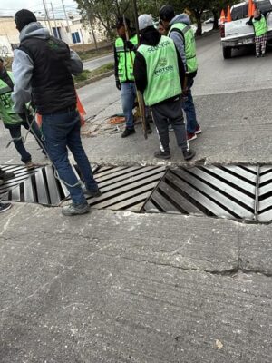 GOBIERNO DEL ESTADO BRINDA MANTENIMIENTO A BULEVAR RÍO SANTIAGO