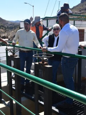 GOBIERNO ESTATAL LLEVA AGUA A LOS HOGARES EN ESCALERILLAS