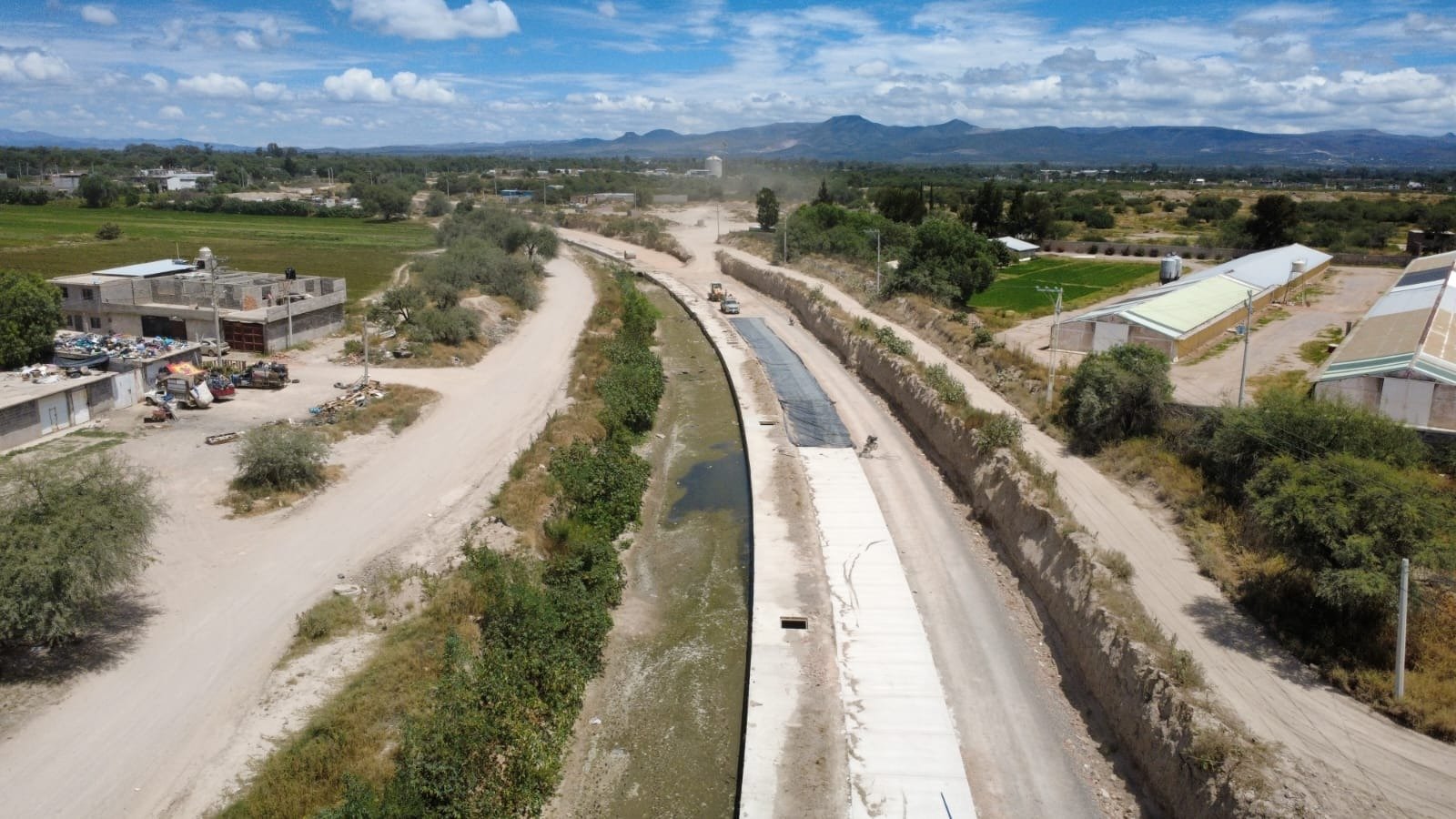 EL GOBIERNO DEL ESTADO AVANZA EN LA PAVIMENTACIÓN DEL RÍO SANTIAGO