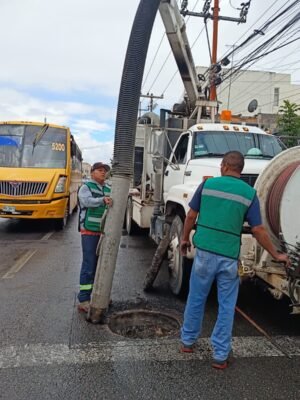 GOBIERNO ESTATAL MANTIENE LIMPIEZA DE DRENAJES PARA PREVENIR INUNDACIONES