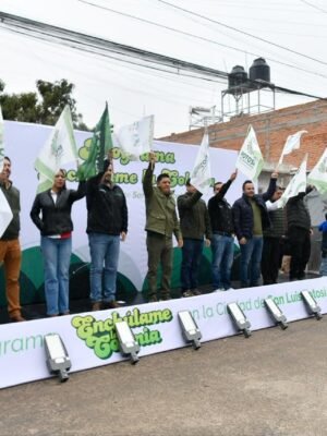 EL GOBERNADOR RICARDO GALLARDO LLEVA ENCHÚLAME LA COLONIA AL BARRIO LOS VERGELES